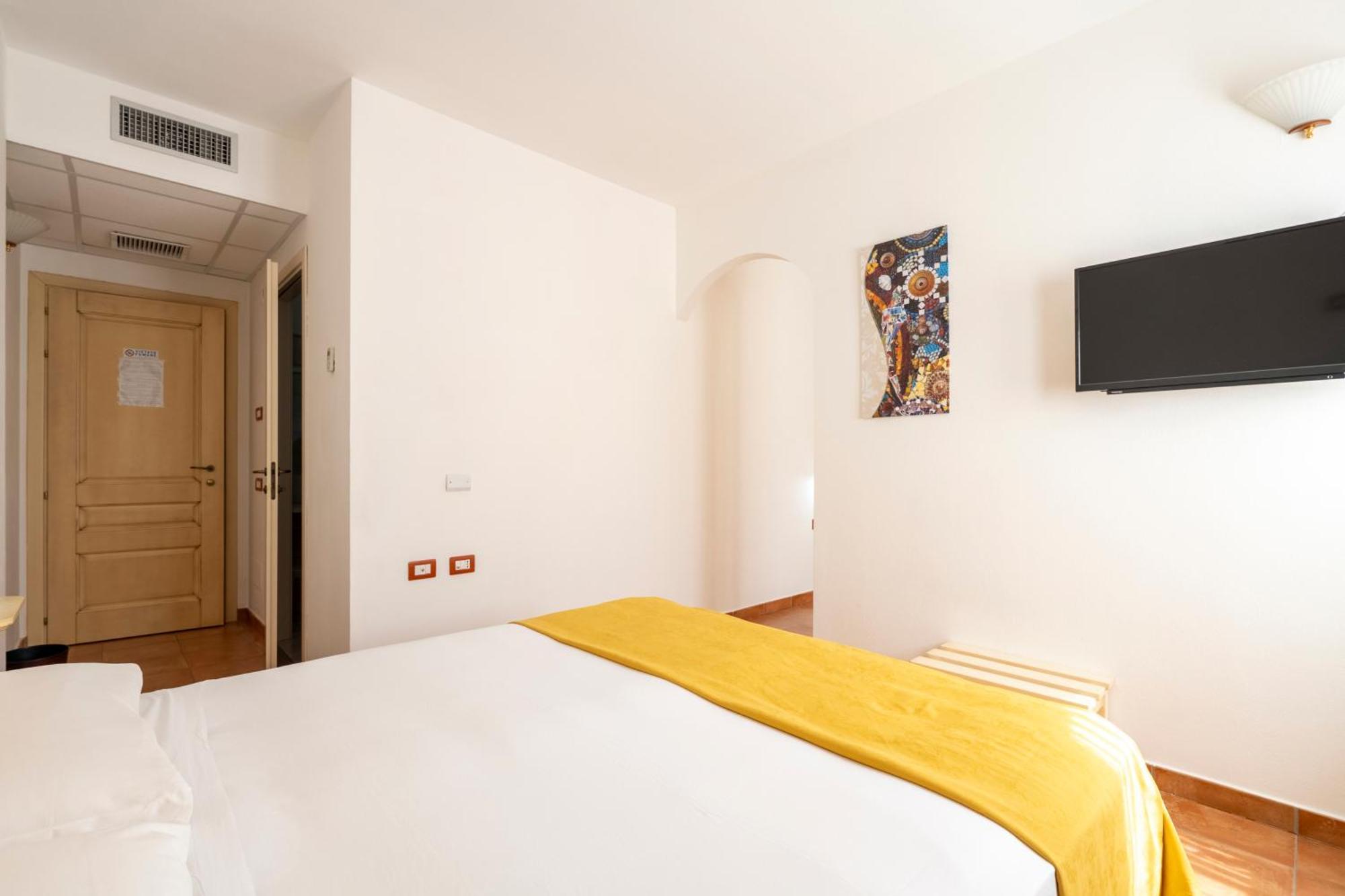 Hotel Marie Claire Ланузеи Экстерьер фото